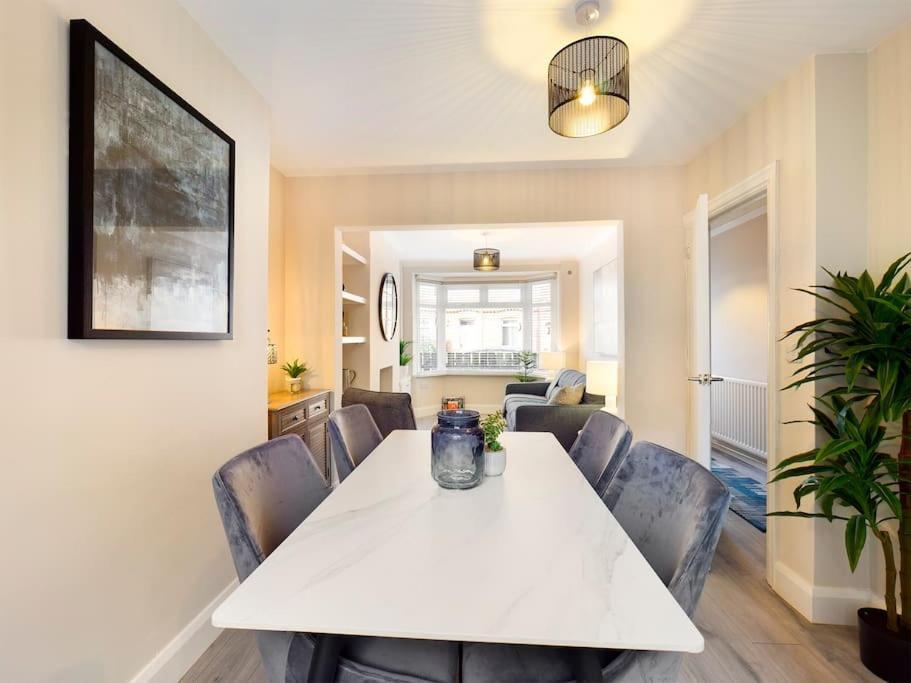 It'S Broadway Baby! Great House Close To City Centre Belfast Exterior foto